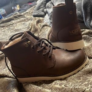 Snow Ugg boots size 3 color brown waterproof